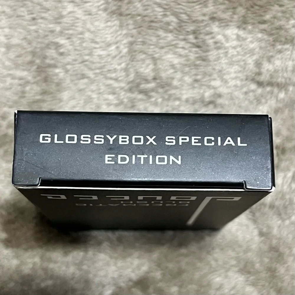 Doucce x Glossybox Freematic Blush Duo Palette One Blush Summer Sunset included